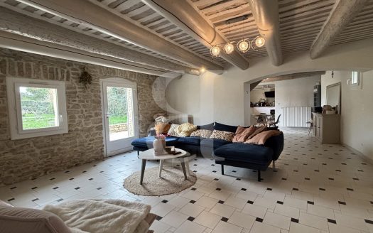**Beautifully Renovated Stone Farmhouse With Swimming Pool And Garden