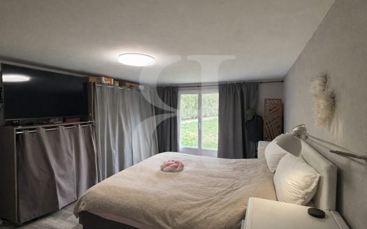 **Beautifully Renovated Stone Farmhouse With Swimming Pool And Garden