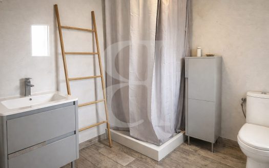 **Beautifully Renovated Stone Farmhouse With Swimming Pool And Garden