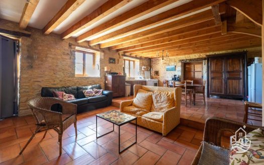 Beautiful Complex Of 2 Houses And Swimming Pool In The Heart Of A Preserved Natural Setting