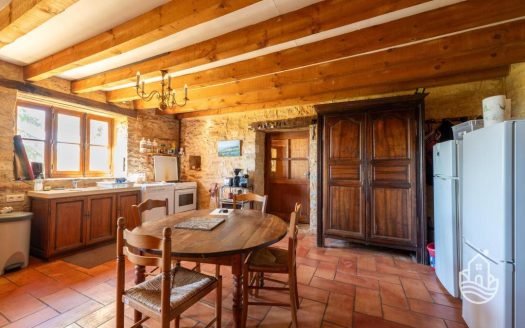 Beautiful Complex Of 2 Houses And Swimming Pool In The Heart Of A Preserved Natural Setting