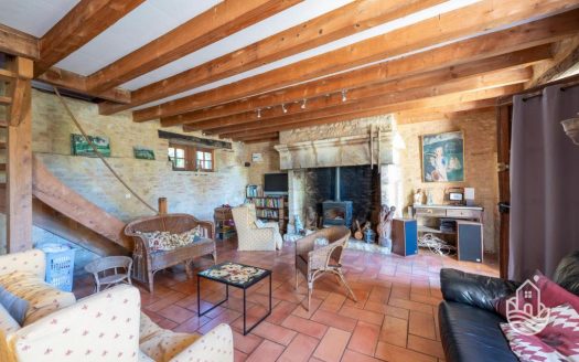 Beautiful Complex Of 2 Houses And Swimming Pool In The Heart Of A Preserved Natural Setting