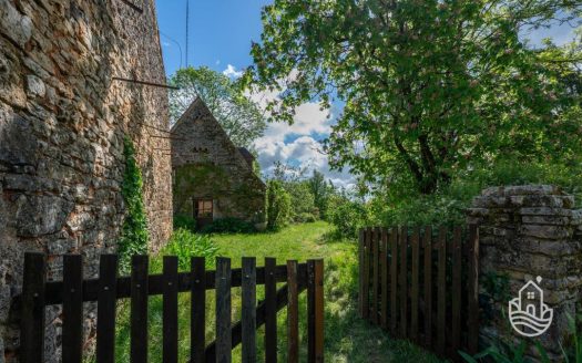 Beautiful Complex Of 2 Houses And Swimming Pool In The Heart Of A Preserved Natural Setting