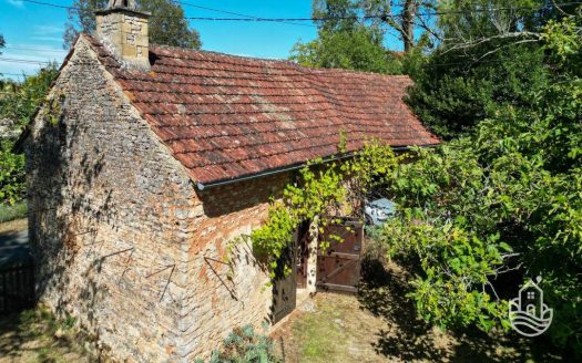 Beautiful Complex Of 2 Houses And Swimming Pool In The Heart Of A Preserved Natural Setting