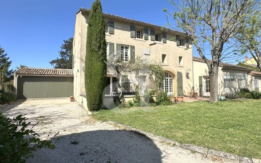 **Superb 1850 Farmhouse With Swimming Pool And Outbuildings In The Heart Of The Countryside In Velleron