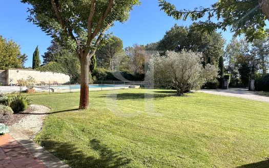 **Superb 1850 Farmhouse With Swimming Pool And Outbuildings In The Heart Of The Countryside In Velleron