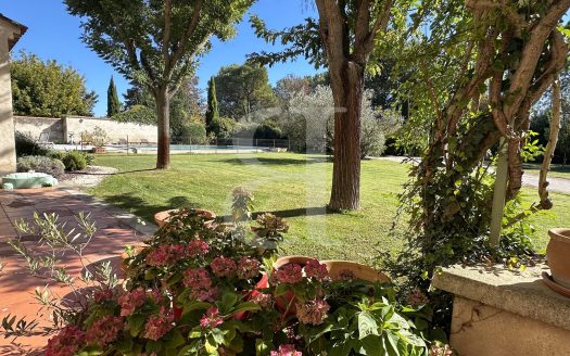 **Superb 1850 Farmhouse With Swimming Pool And Outbuildings In The Heart Of The Countryside In Velleron