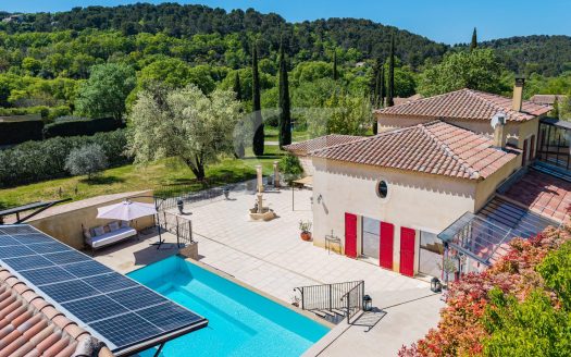 **Delightful Bright Villa With Swimming Pool And Well-Maintained Garden