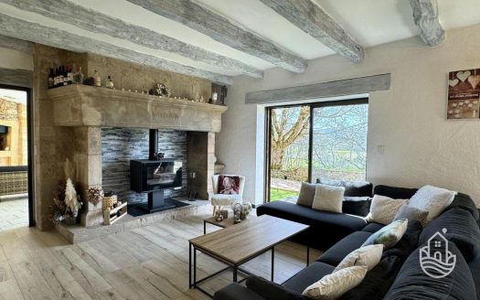 **fully renovated stone house with generous view over the Dordogne Valley
