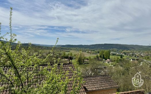 **fully renovated stone house with generous view over the Dordogne Valley