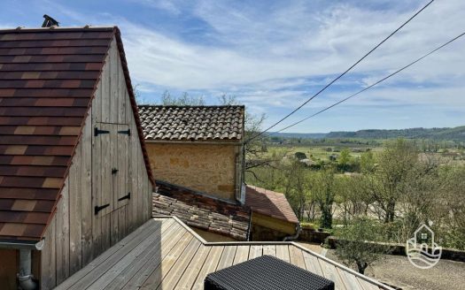 **fully renovated stone house with generous view over the Dordogne Valley