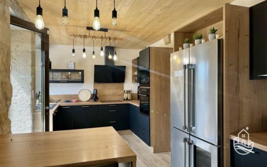 **fully renovated stone house with generous view over the Dordogne Valley