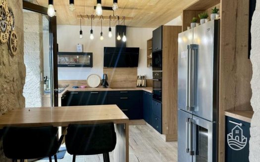 **fully renovated stone house with generous view over the Dordogne Valley