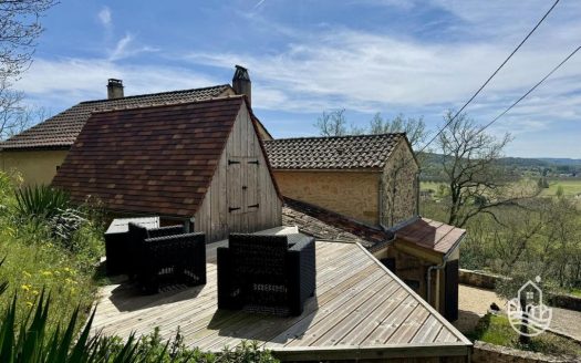**fully renovated stone house with generous view over the Dordogne Valley