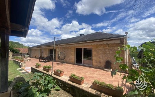 Elegant Stone Property Combines Old-World Charm And Landscaped Pond – Saint-Cyprien