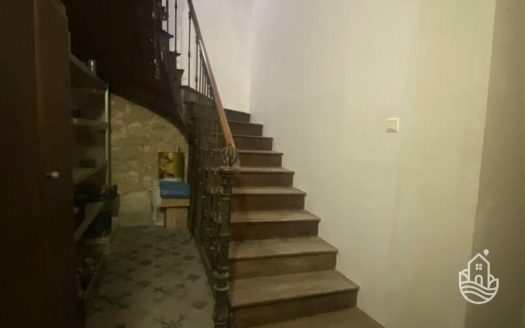 Elegant Stone Property Combines Old-World Charm And Landscaped Pond – Saint-Cyprien