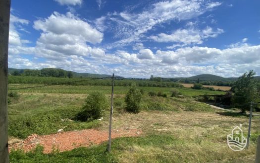 Elegant Stone Property Combines Old-World Charm And Landscaped Pond – Saint-Cyprien
