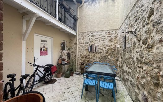 4 Bed Townhouse With Courtyrad In Vic-Fezensac