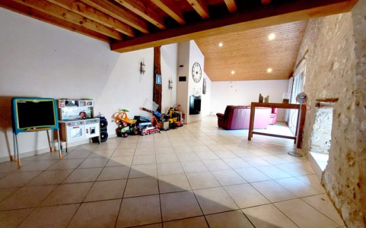 **Charming Village House With Courtyrad And Garage Just Minutes From Eymet