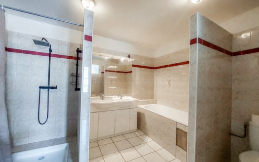 **Charming Village House With Courtyrad And Garage Just Minutes From Eymet