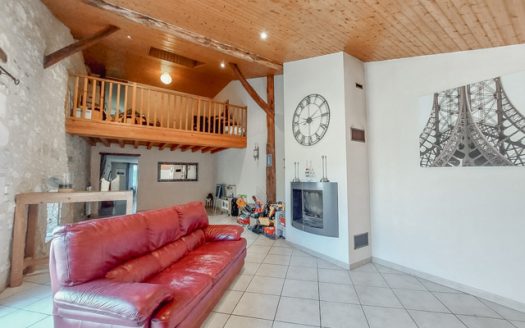 **Charming Village House With Courtyrad And Garage Just Minutes From Eymet