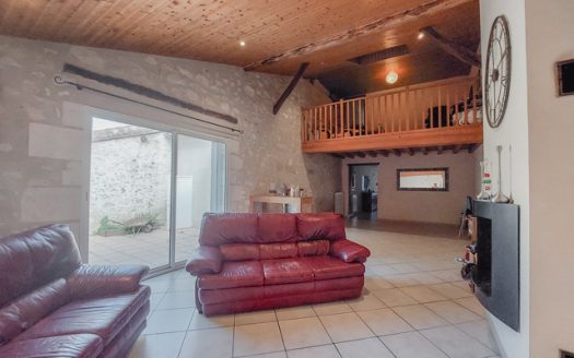**Charming Village House With Courtyrad And Garage Just Minutes From Eymet