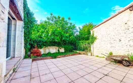 **Charming Village House With Courtyrad And Garage Just Minutes From Eymet