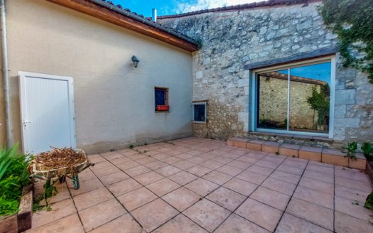 **Charming Village House With Courtyrad And Garage Just Minutes From Eymet