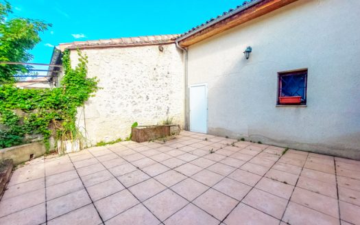 **Charming Village House With Courtyrad And Garage Just Minutes From Eymet