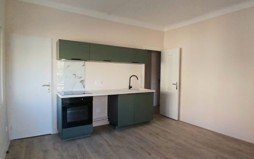 Fully Renovated Ground Floor Apartment With Courtyard Close To The Beach
