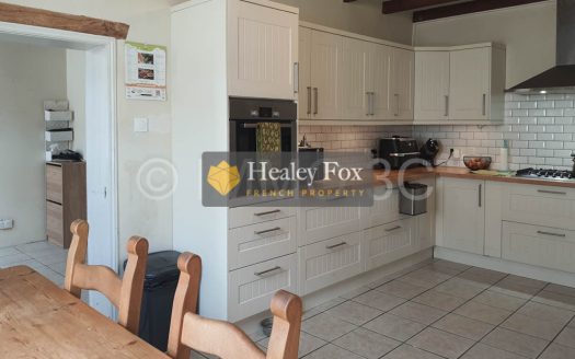 3 Bed Stone House With Garage, Terrace And Enclosed Garden