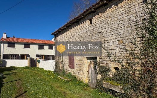 Renovated Stone House With Outbuildings Amd Enclosed Front Garden