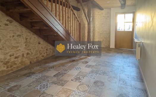 Renovated Stone House With Outbuildings Amd Enclosed Front Garden