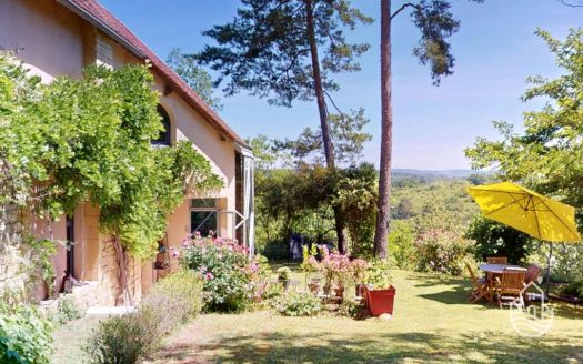 Immaculate Perigourdine House In A Unspoiled And Peaceful Location – Les Eyzies