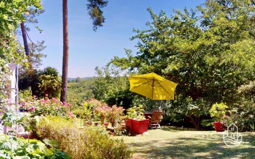 Immaculate Perigourdine House In A Unspoiled And Peaceful Location – Les Eyzies