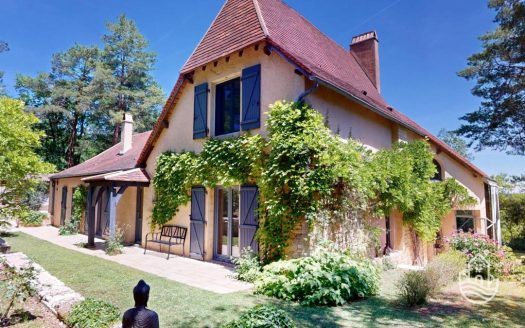 Immaculate Perigourdine House In A Unspoiled And Peaceful Location – Les Eyzies
