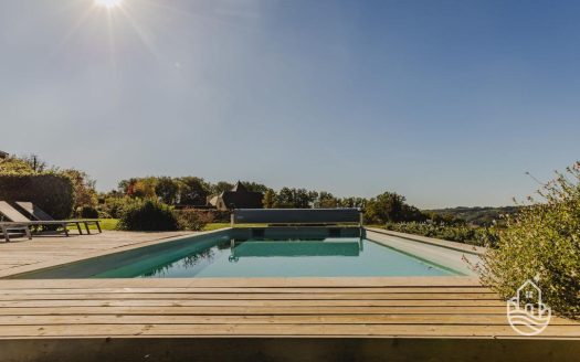 **Impeccable Stone House With Swimming Pool And Garden – Le Bugue