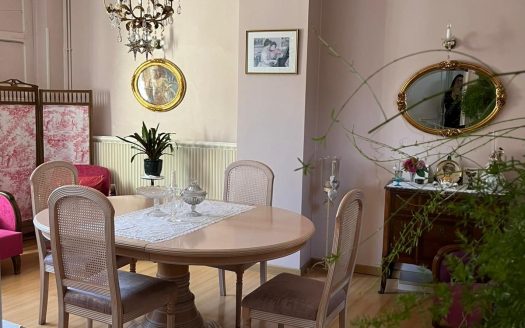 Bourgeois House To Modernise With Garden And Courtyard