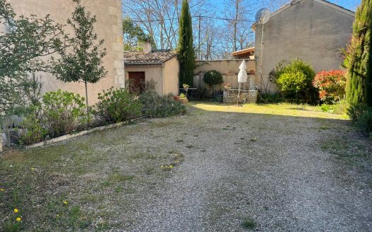 Bourgeois House To Modernise With Garden And Courtyard