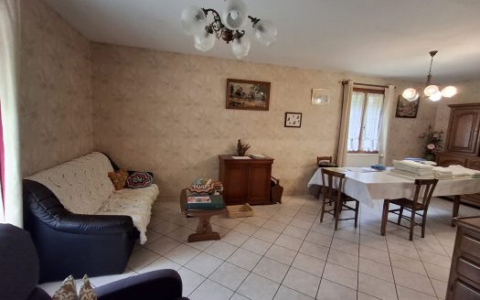 2 Bed Bungalow To Update With Basement And Garden