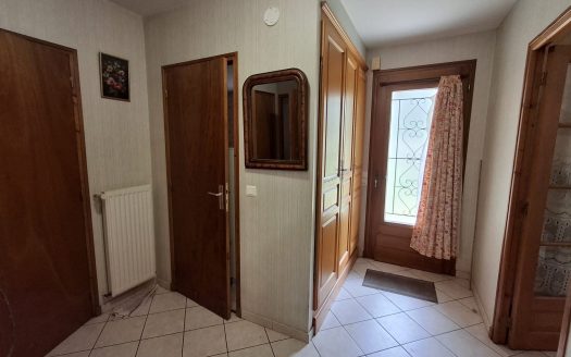 2 Bed Bungalow To Update With Basement And Garden