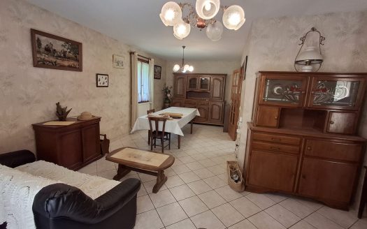 2 Bed Bungalow To Update With Basement And Garden