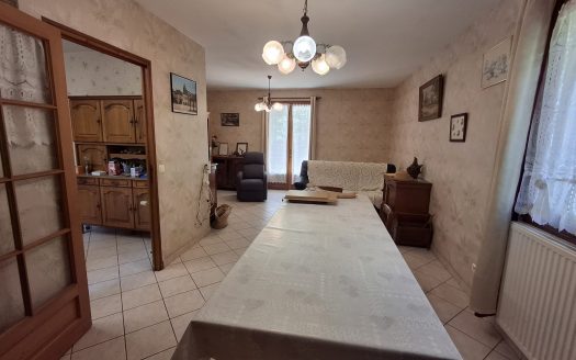 2 Bed Bungalow To Update With Basement And Garden