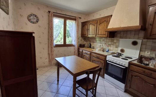 2 Bed Bungalow To Update With Basement And Garden