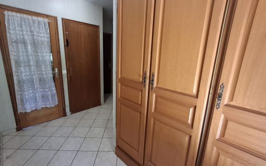 2 Bed Bungalow To Update With Basement And Garden