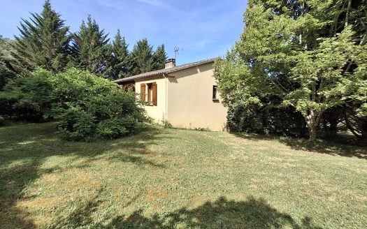 2 Bed Bungalow To Update With Basement And Garden