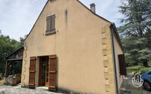 Traditional Detached House To Modernise With Garage And Garden
