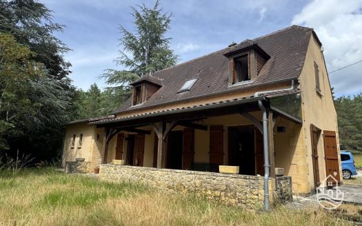 Traditional Detached House To Modernise With Garage And Garden
