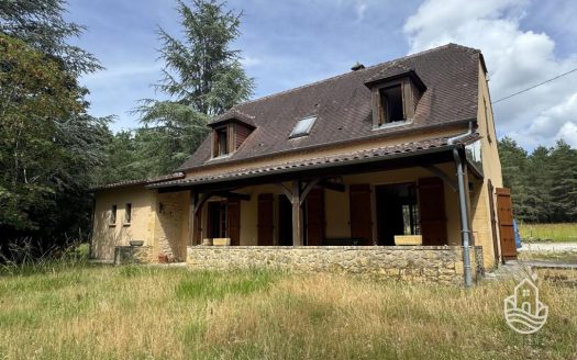 Traditional Detached House To Modernise With Garage And Garden