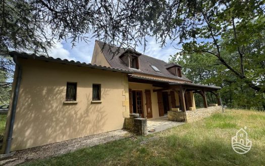Traditional Detached House To Modernise With Garage And Garden